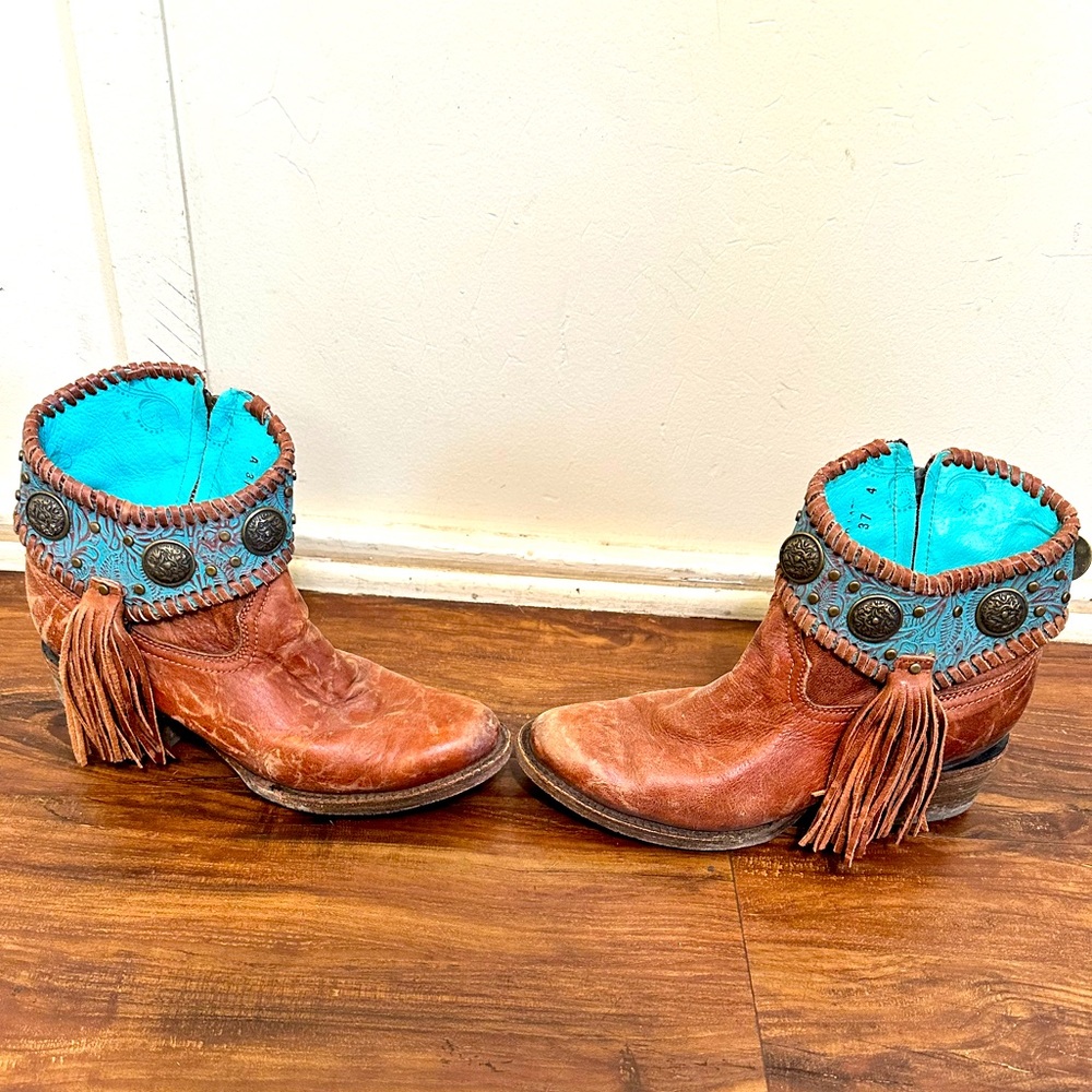 Fringe boots